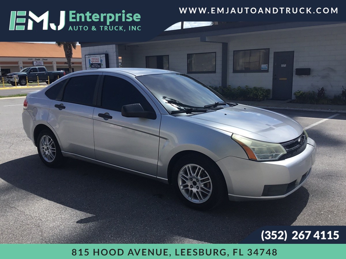 2010 Ford Focus SE's photo