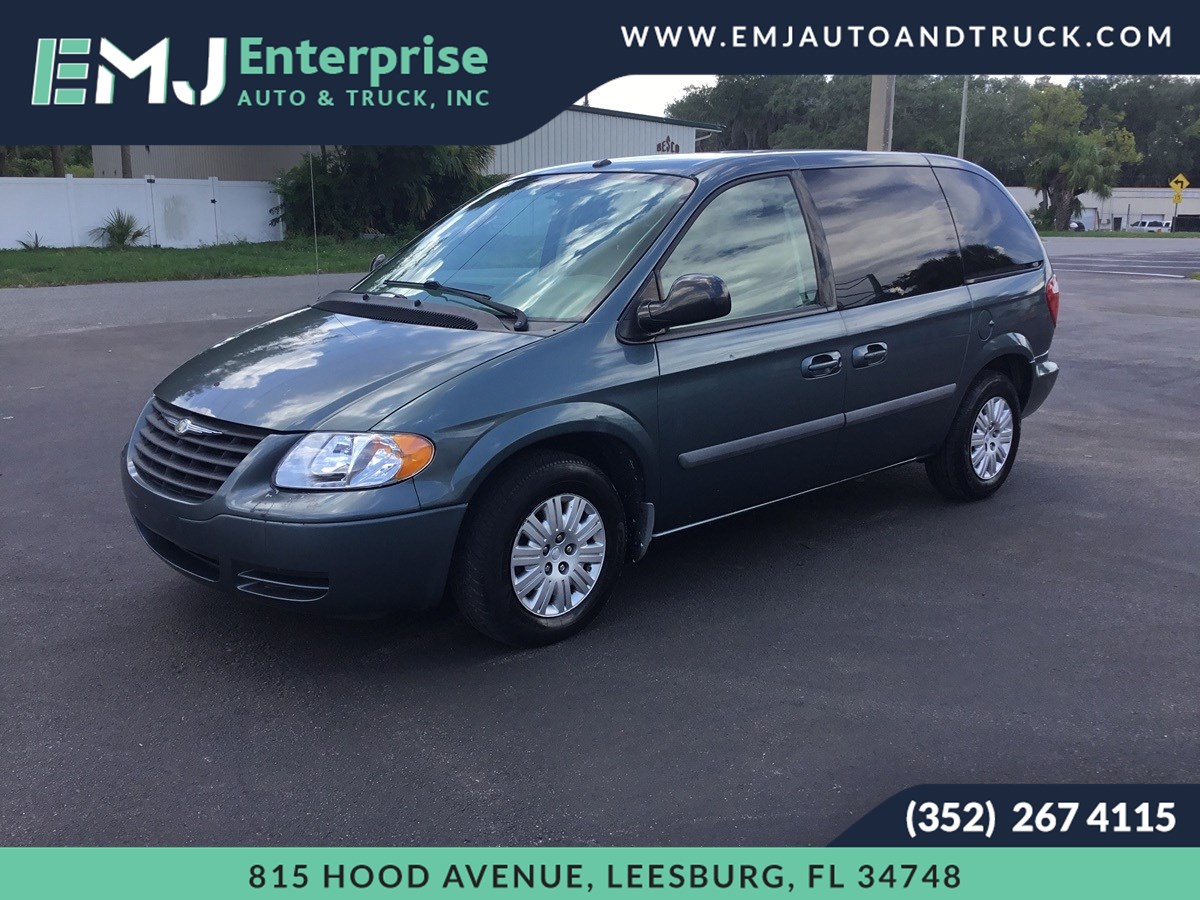 2007 Chrysler Town & Country SWB 