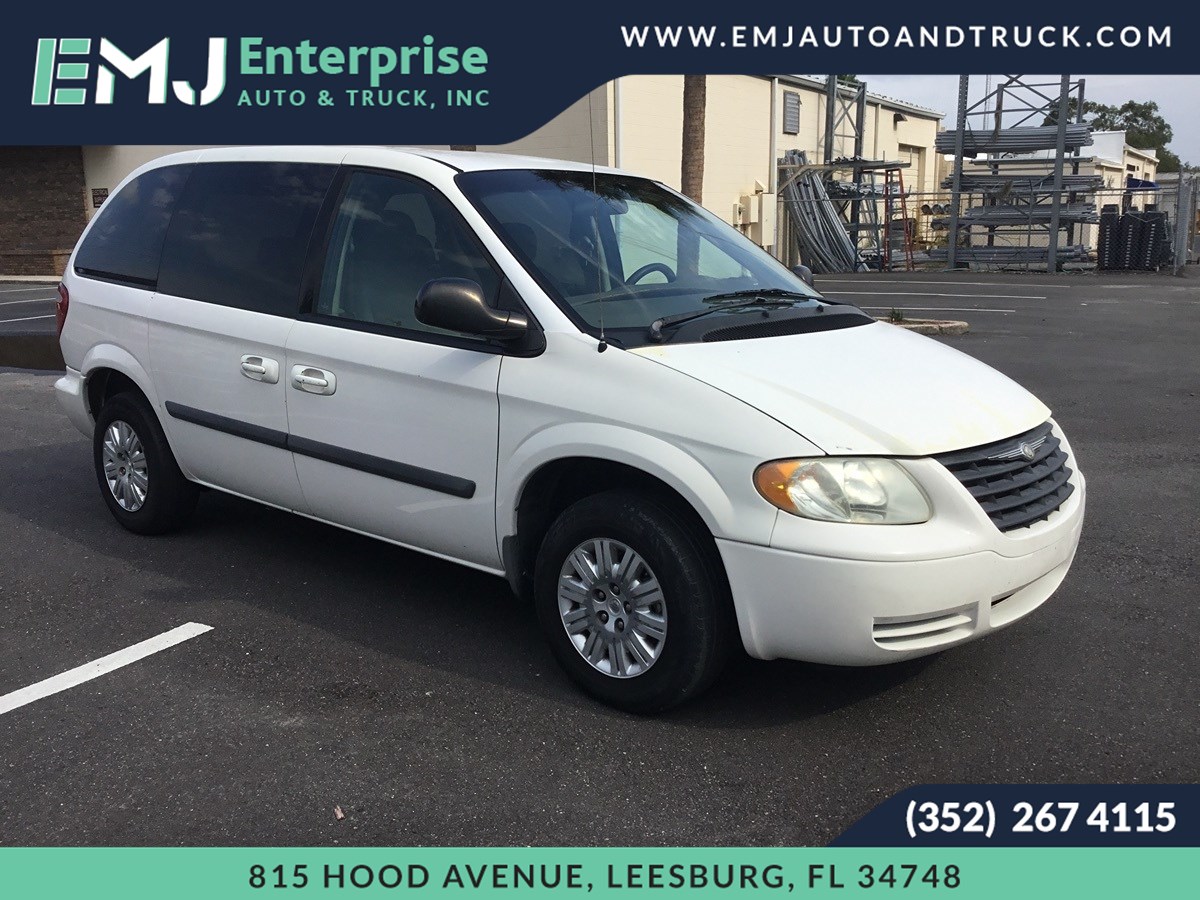 2006 Chrysler Town & Country SWB 