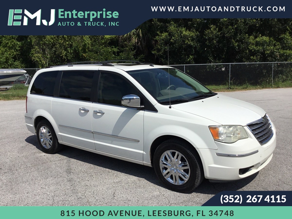 Sold 2008 Chrysler Town & Country Limited in Leesburg
