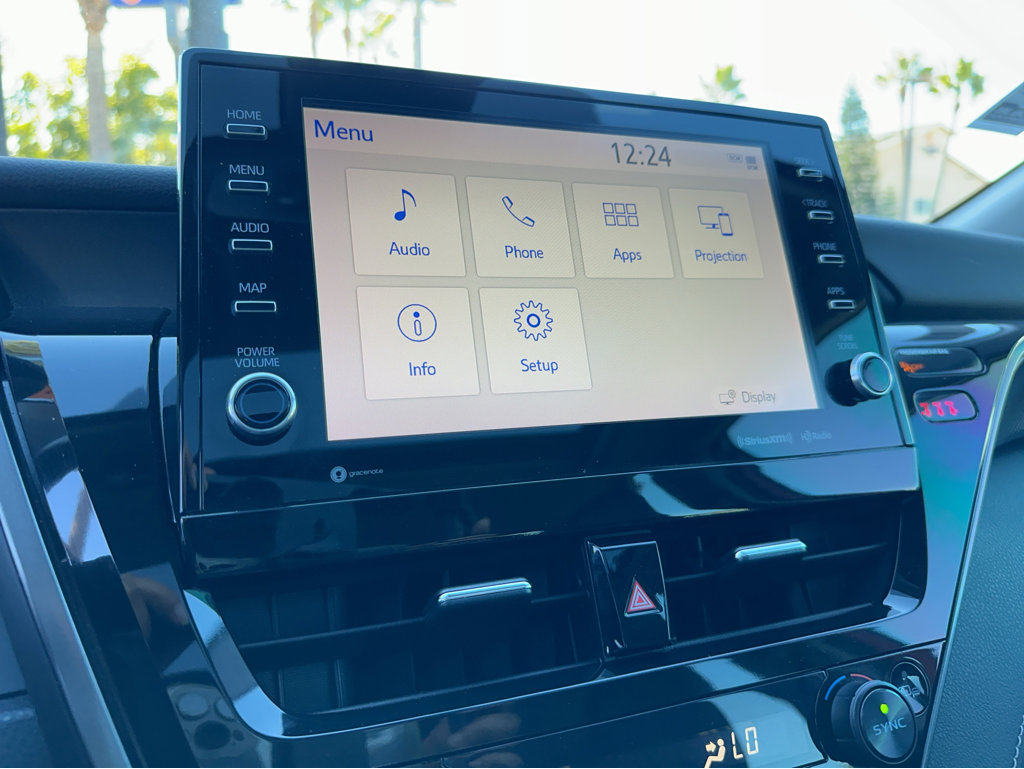 2022 Toyota Camry Hybrid XSE photo 5