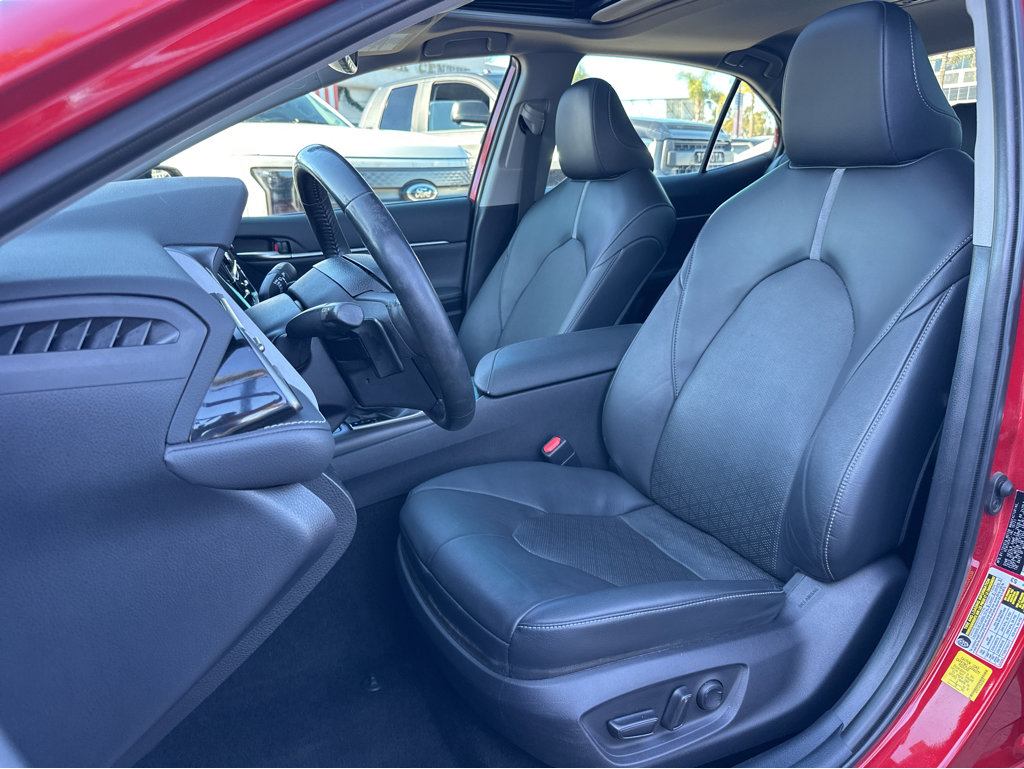 2022 Toyota Camry Hybrid XSE photo 8
