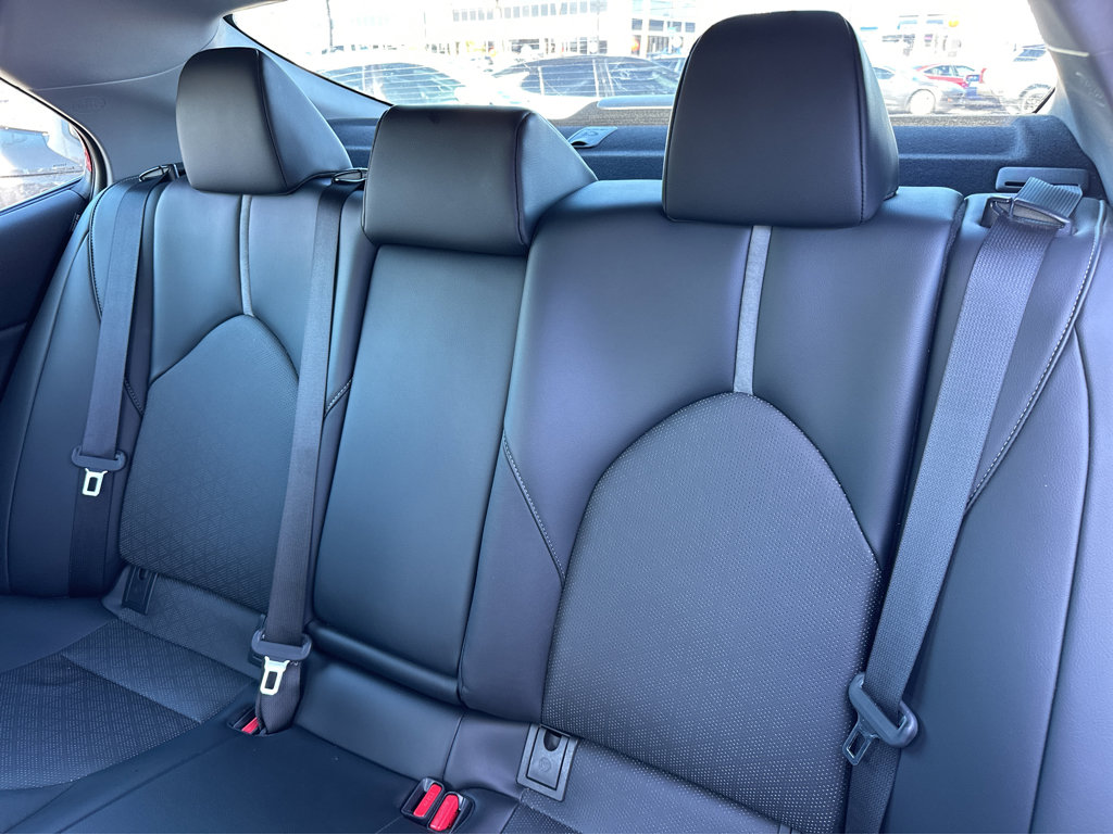 2022 Toyota Camry Hybrid XSE photo 9