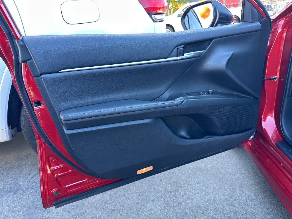 2022 Toyota Camry Hybrid XSE photo 15