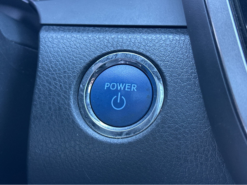 2022 Toyota Camry Hybrid XSE photo 24