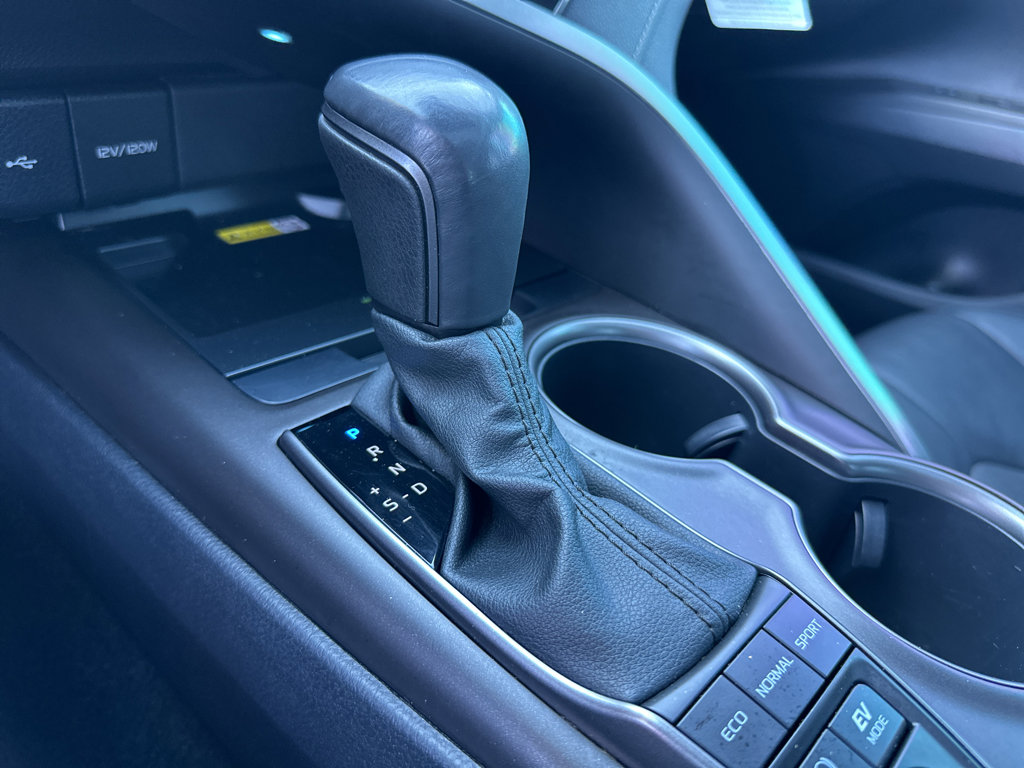 2022 Toyota Camry Hybrid XSE photo 27