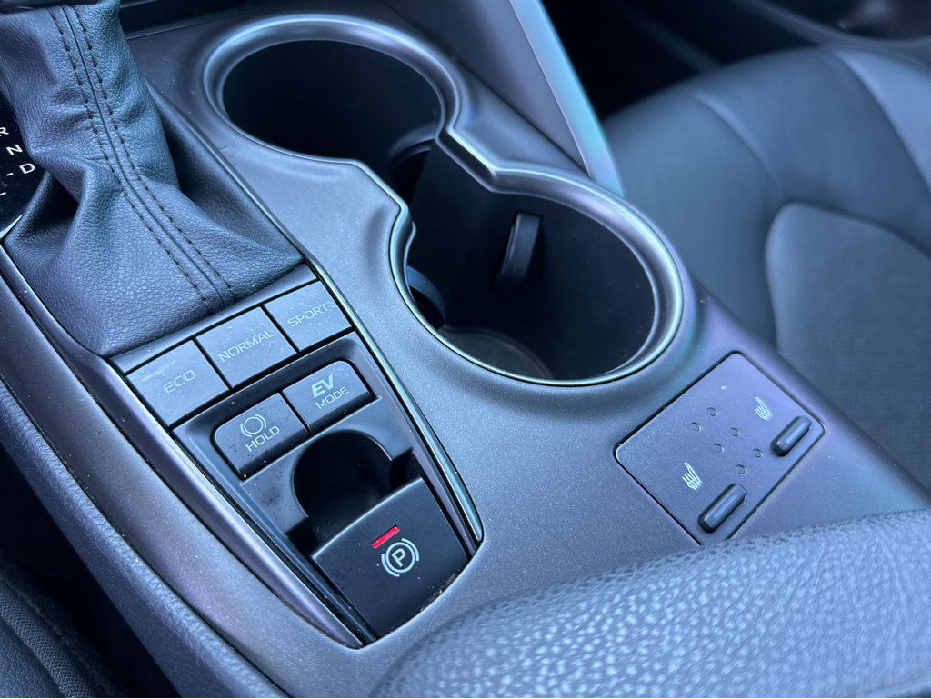 2022 Toyota Camry Hybrid XSE photo 28