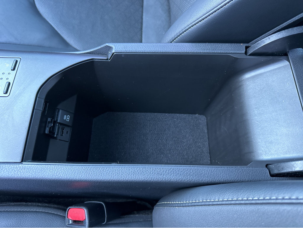 2022 Toyota Camry Hybrid XSE photo 29