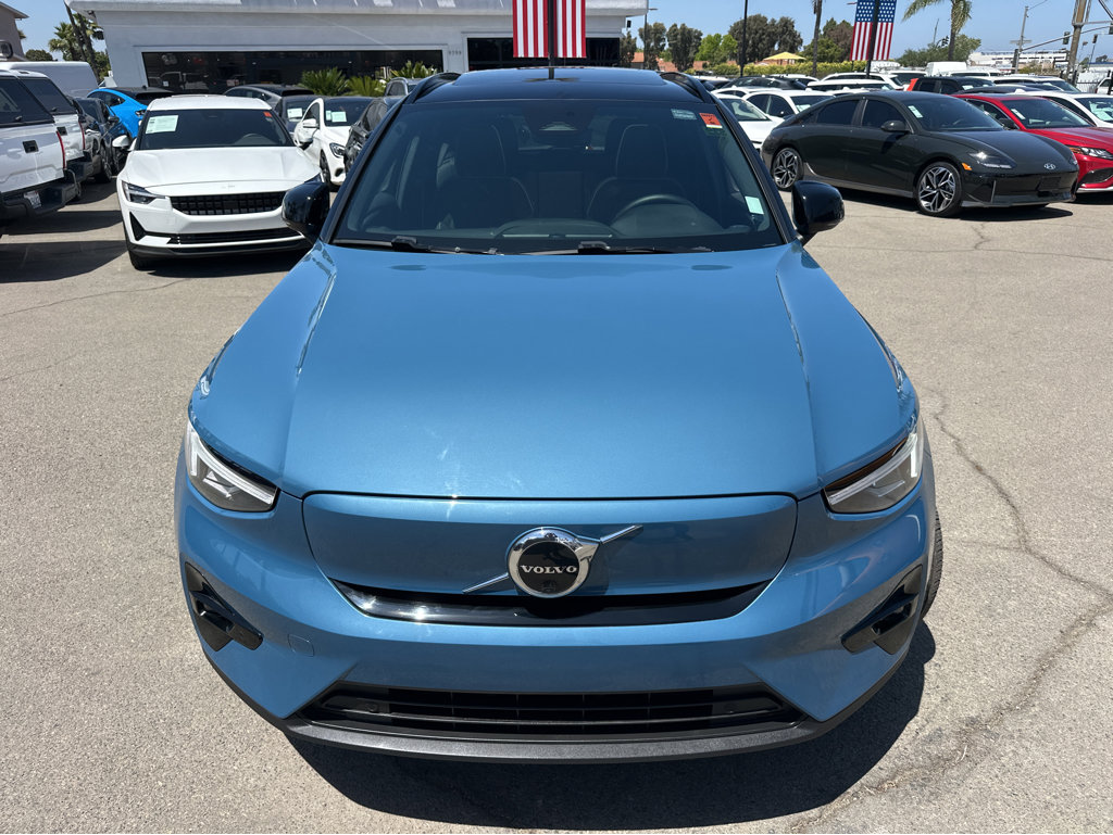 2023 Volvo XC40 Plus - Photo 2