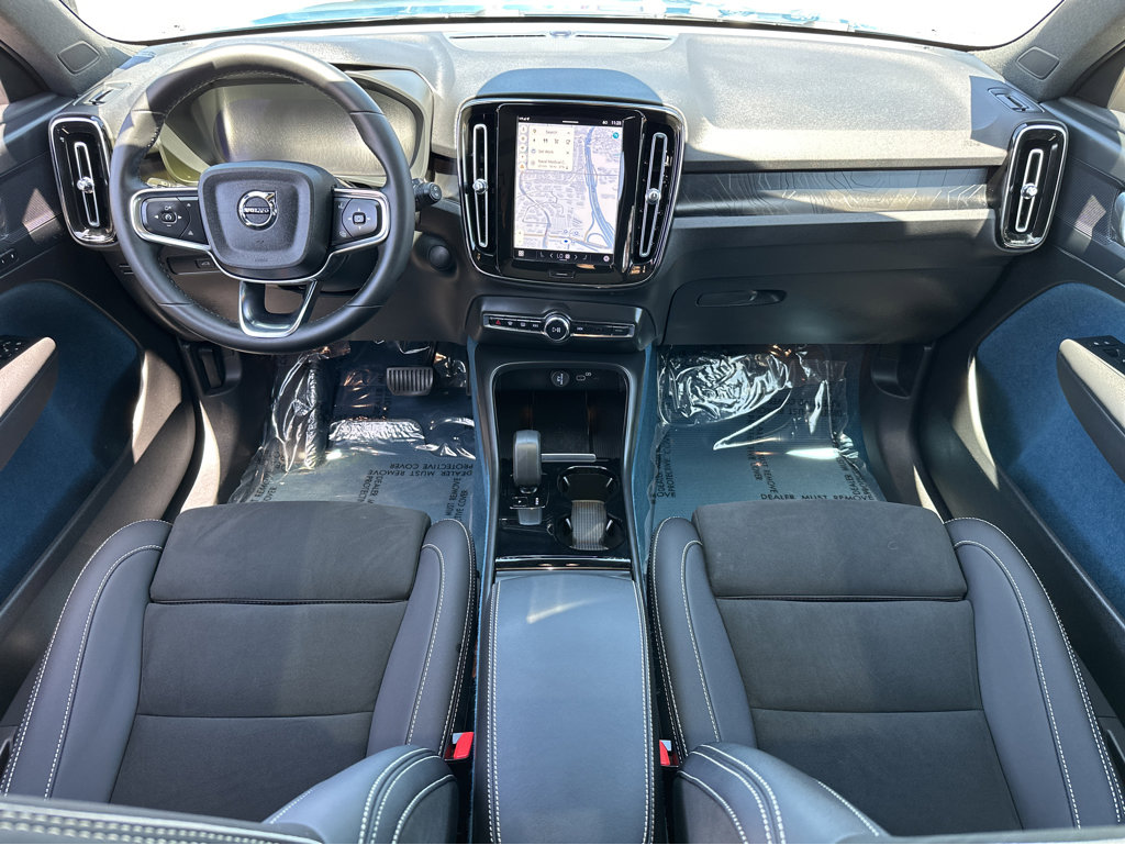2023 Volvo XC40 Plus - Photo 4