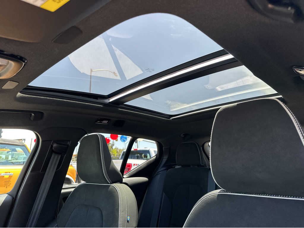 2023 Volvo XC40 Plus - Photo 7