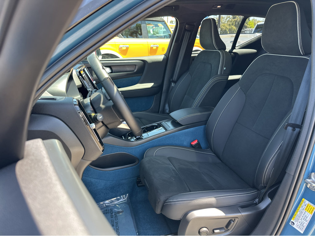 2023 Volvo XC40 Plus - Photo 8