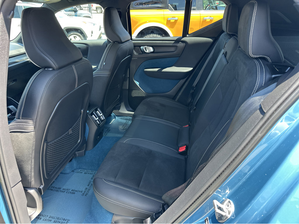 2023 Volvo XC40 Plus - Photo 10