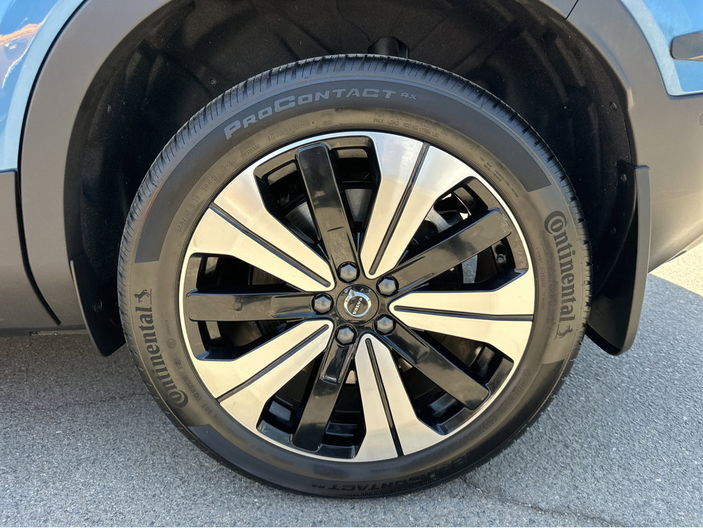2023 Volvo XC40 Plus - Photo 14