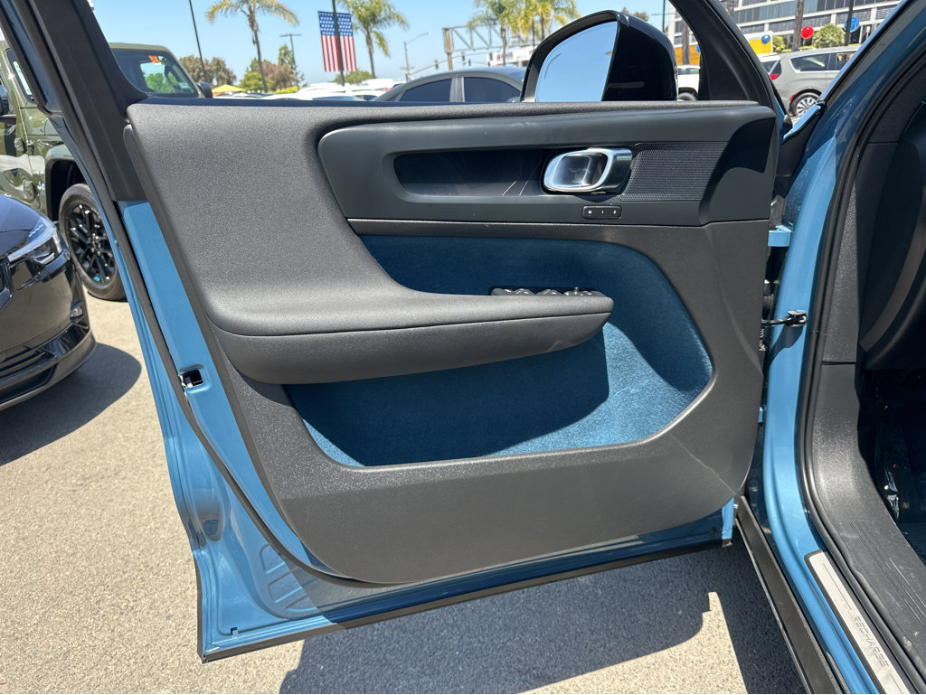 2023 Volvo XC40 Plus - Photo 15