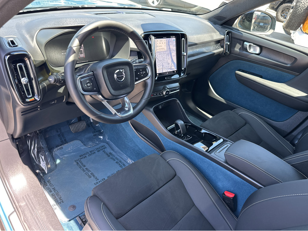 2023 Volvo XC40 Plus - Photo 16