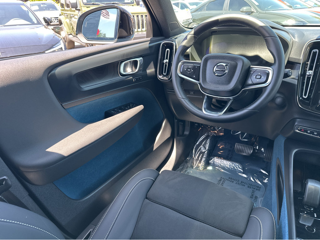 2023 Volvo XC40 Plus - Photo 18