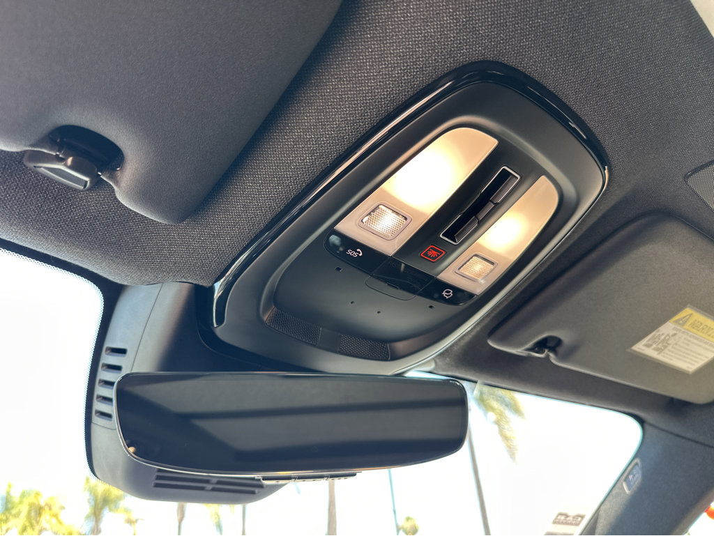 2023 Volvo XC40 Plus - Photo 24