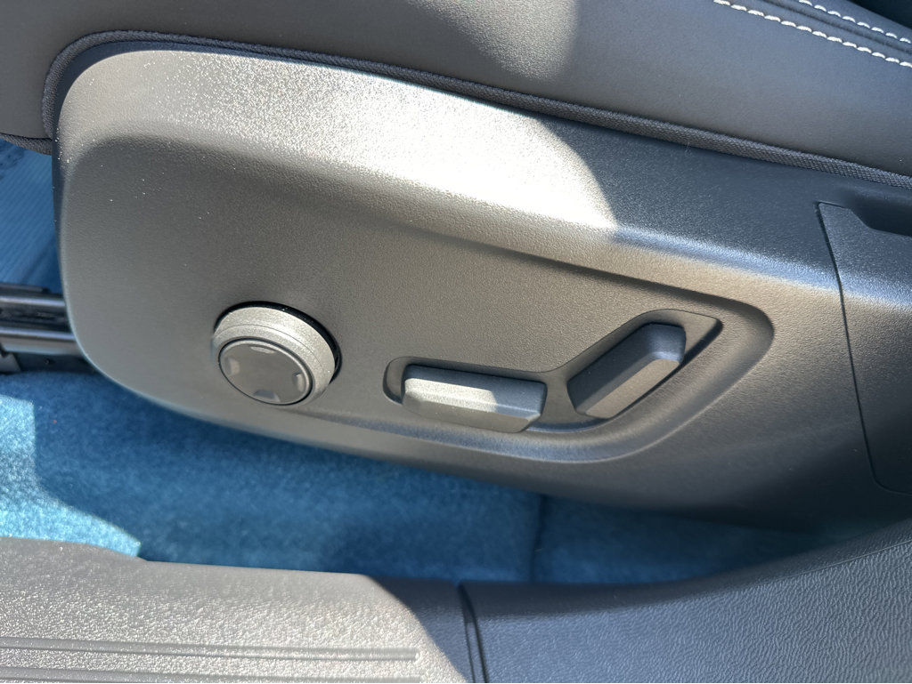 2023 Volvo XC40 Plus - Photo 31