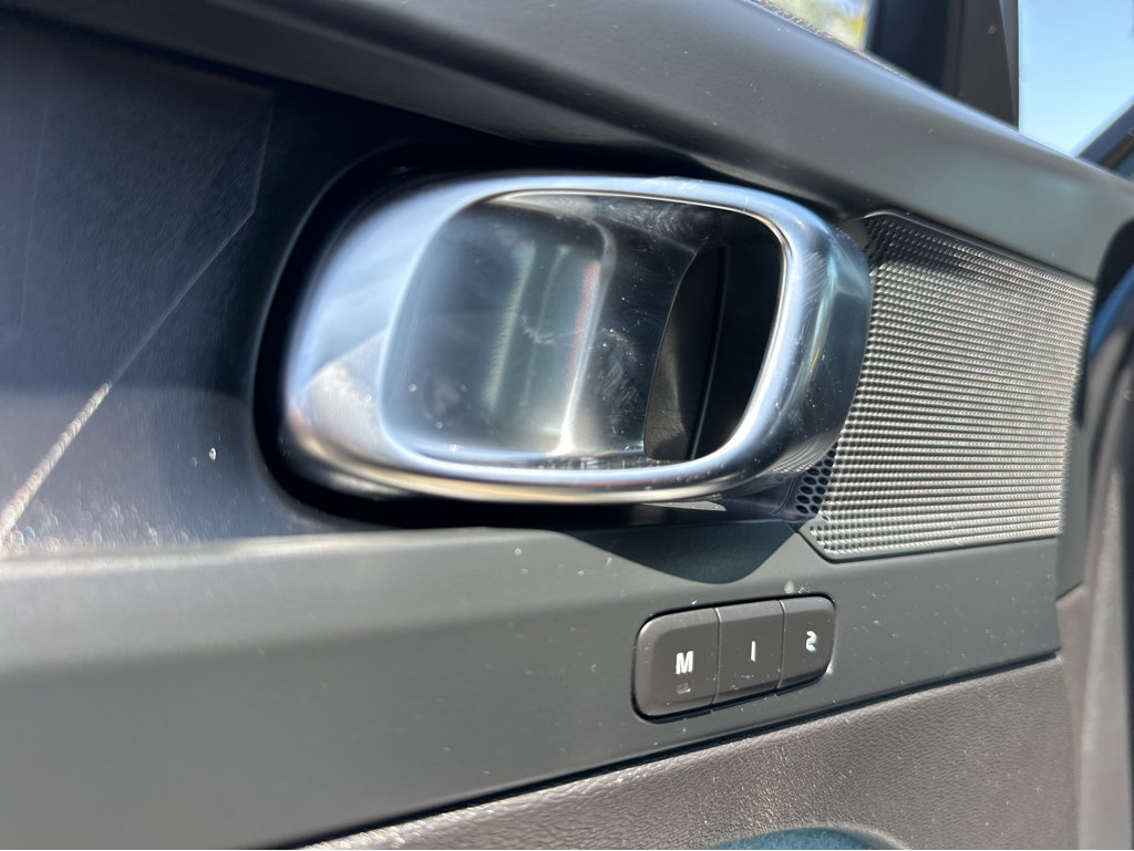 2023 Volvo XC40 Plus - Photo 32