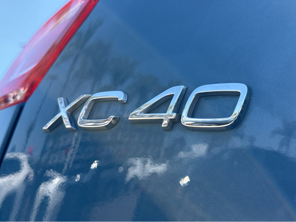 2023 Volvo XC40 Plus - Photo 38