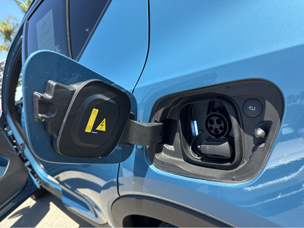 2023 Volvo XC40 Plus - Photo 40