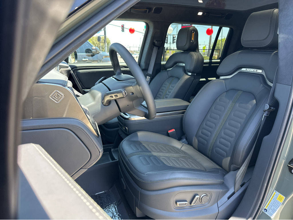 2022 Rivian R1S Launch Edition photo 7