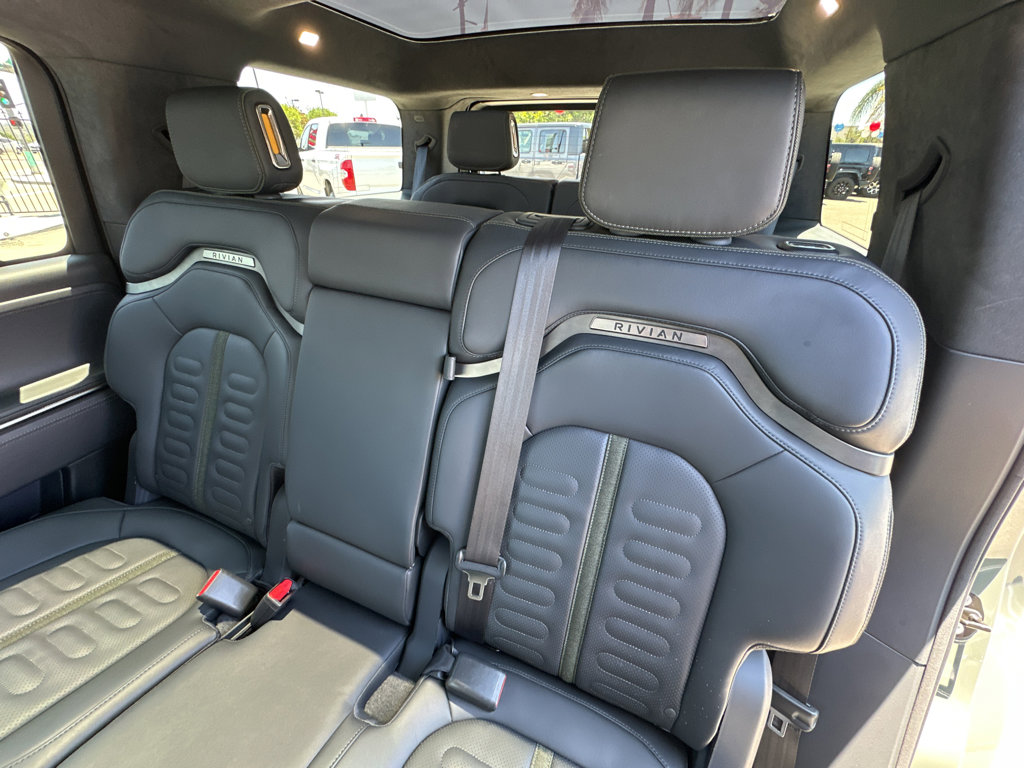 2022 Rivian R1S Launch Edition photo 8