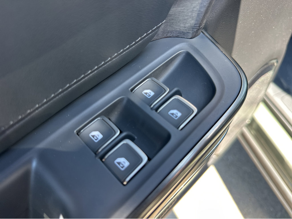 2022 Rivian R1S Launch Edition photo 29