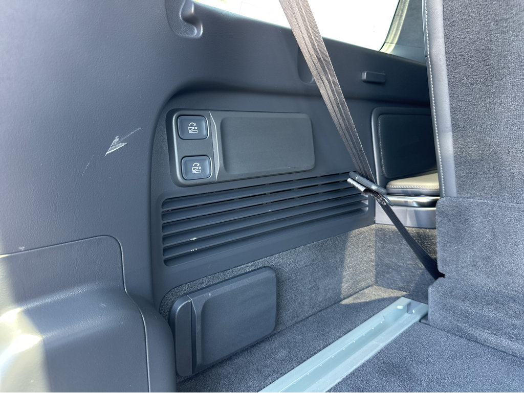 2022 Rivian R1S Launch Edition photo 33