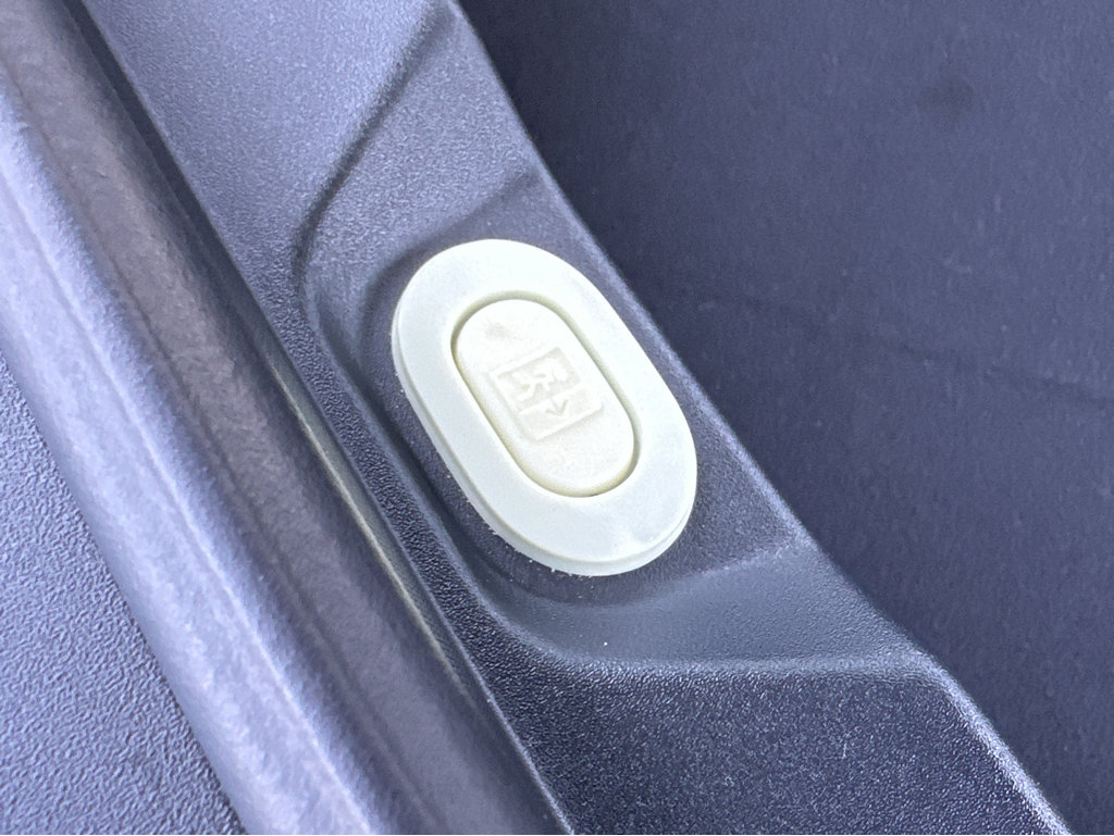 2022 Rivian R1S Launch Edition photo 35
