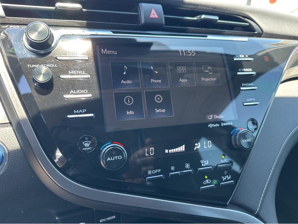 2019 Toyota Camry Hybrid SE photo 3