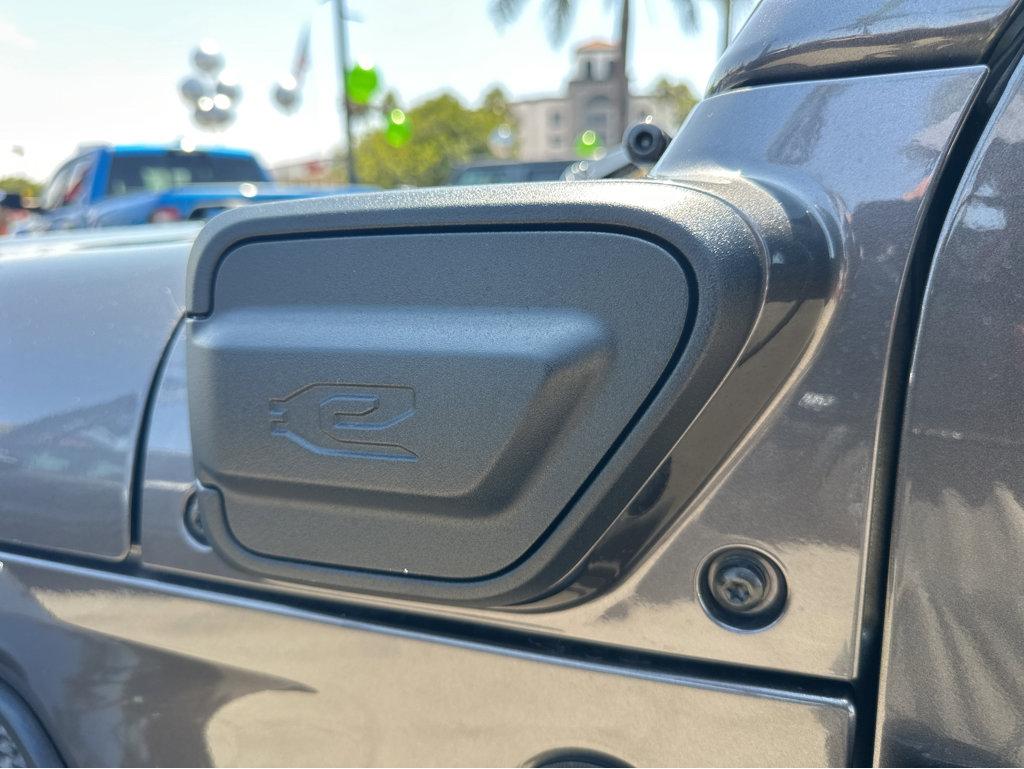 2021 Jeep Wrangler 4xe Unlimited Sahara High Altitude photo 38