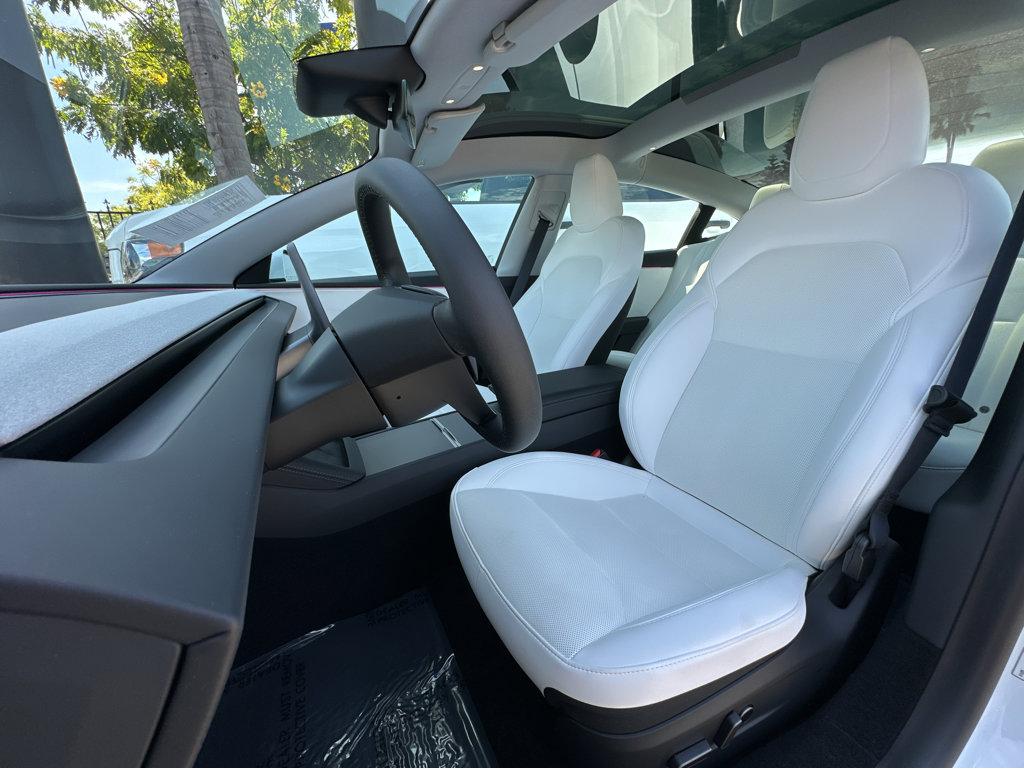 2025 Tesla Model 3 Long Range photo 7