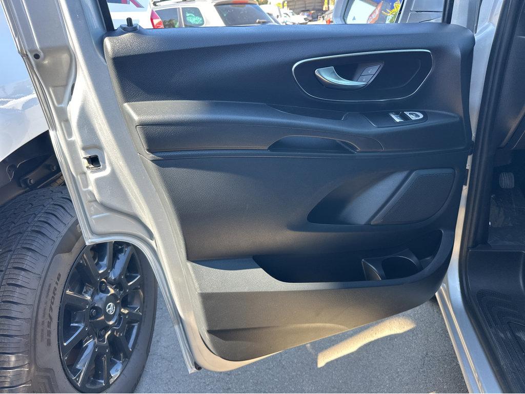2016 Mercedes Benz Metris Passenger Van photo 14