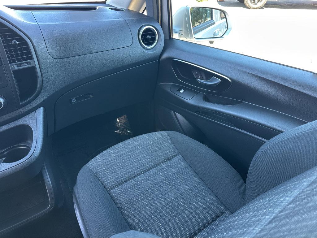 2016 Mercedes Benz Metris Passenger Van photo 17