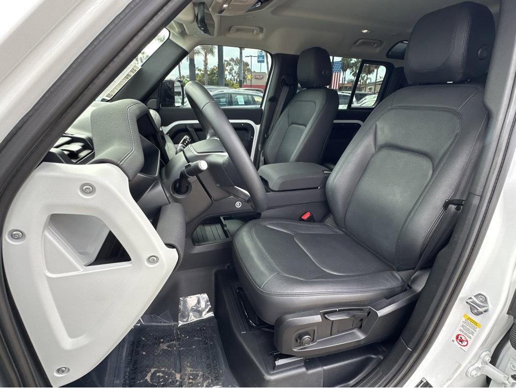 2023 Land Rover Defender S photo 3