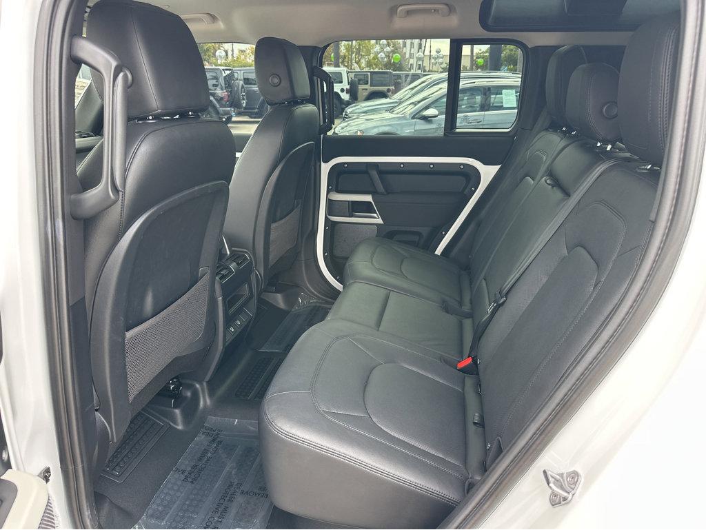2023 Land Rover Defender S photo 5
