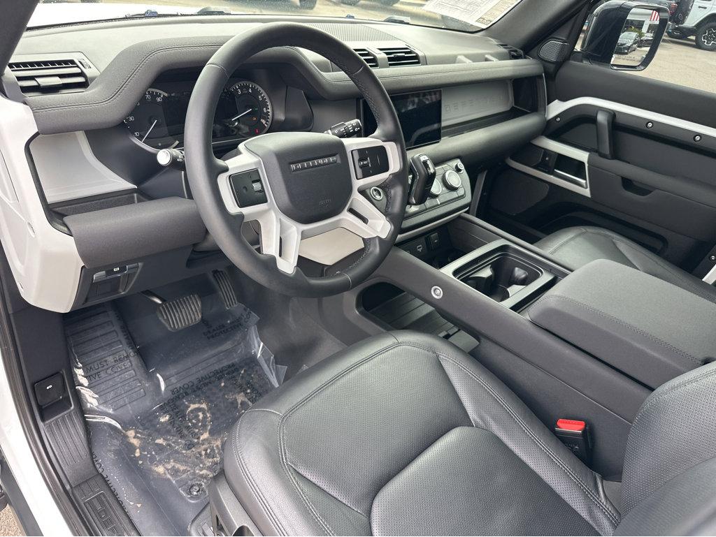 2023 Land Rover Defender S photo 11