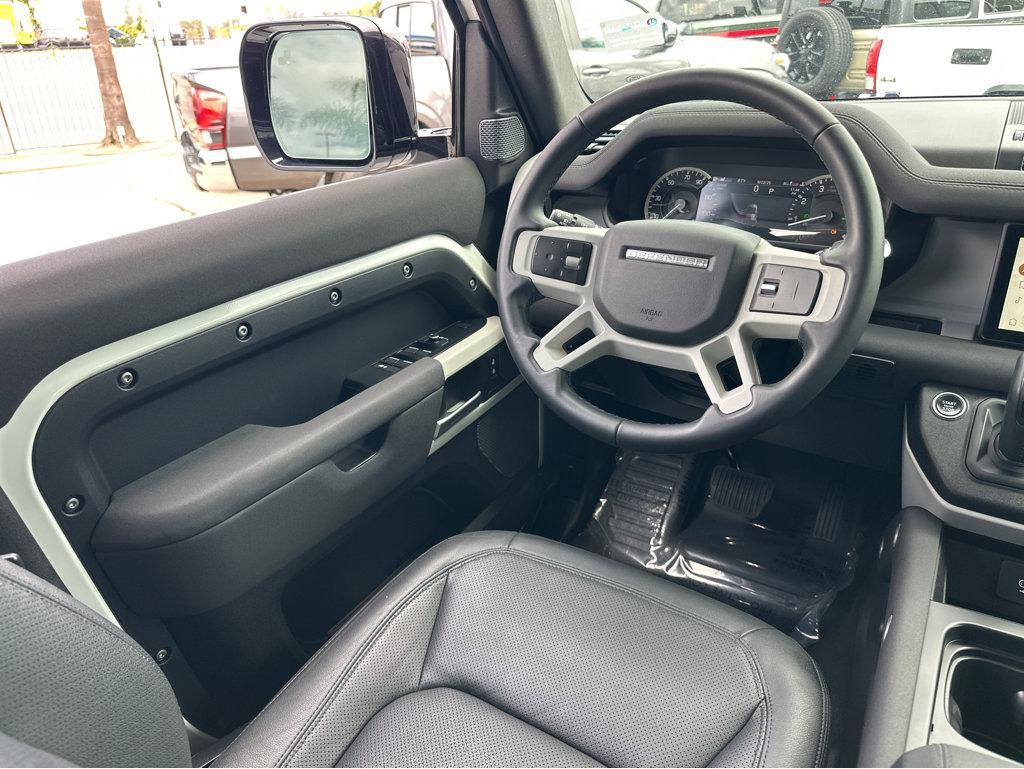 2023 Land Rover Defender S photo 14