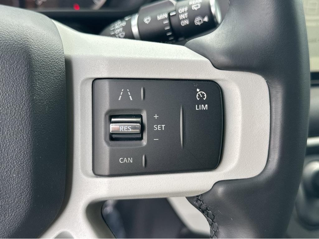 2023 Land Rover Defender S photo 18