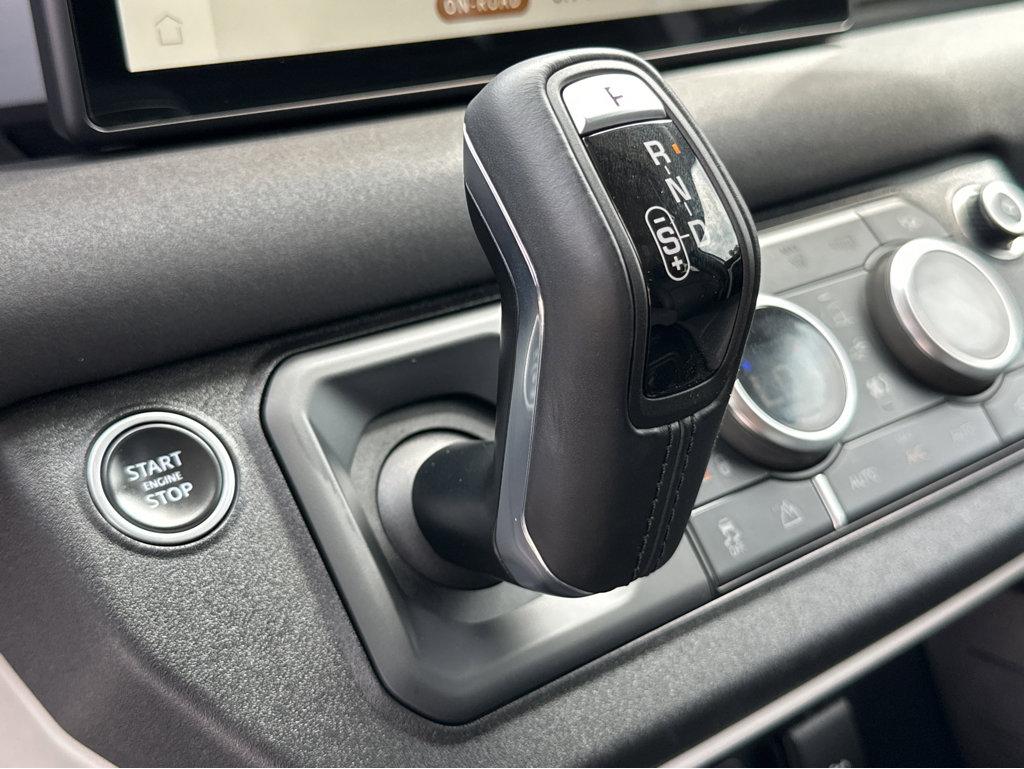 2023 Land Rover Defender S photo 24