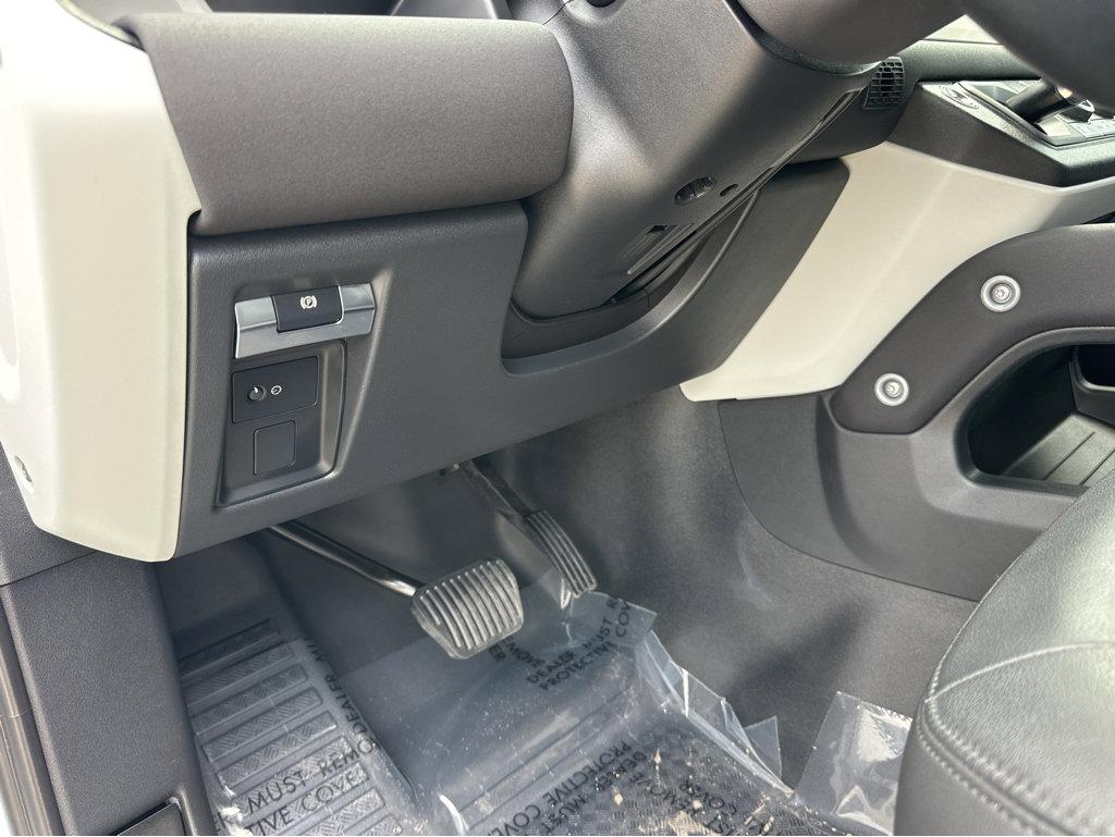 2023 Land Rover Defender S photo 25