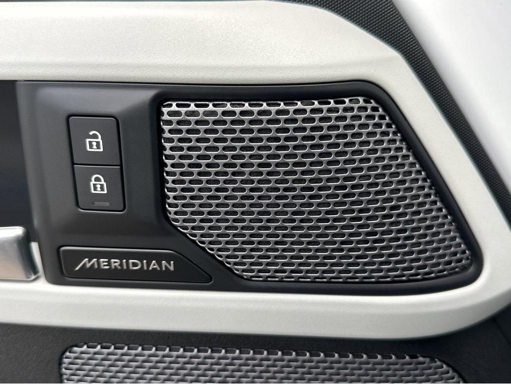 2023 Land Rover Defender S photo 29