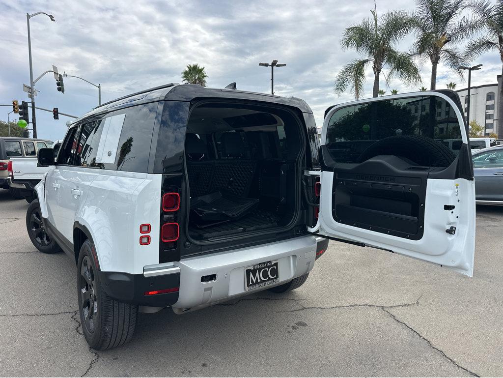2023 Land Rover Defender S photo 30