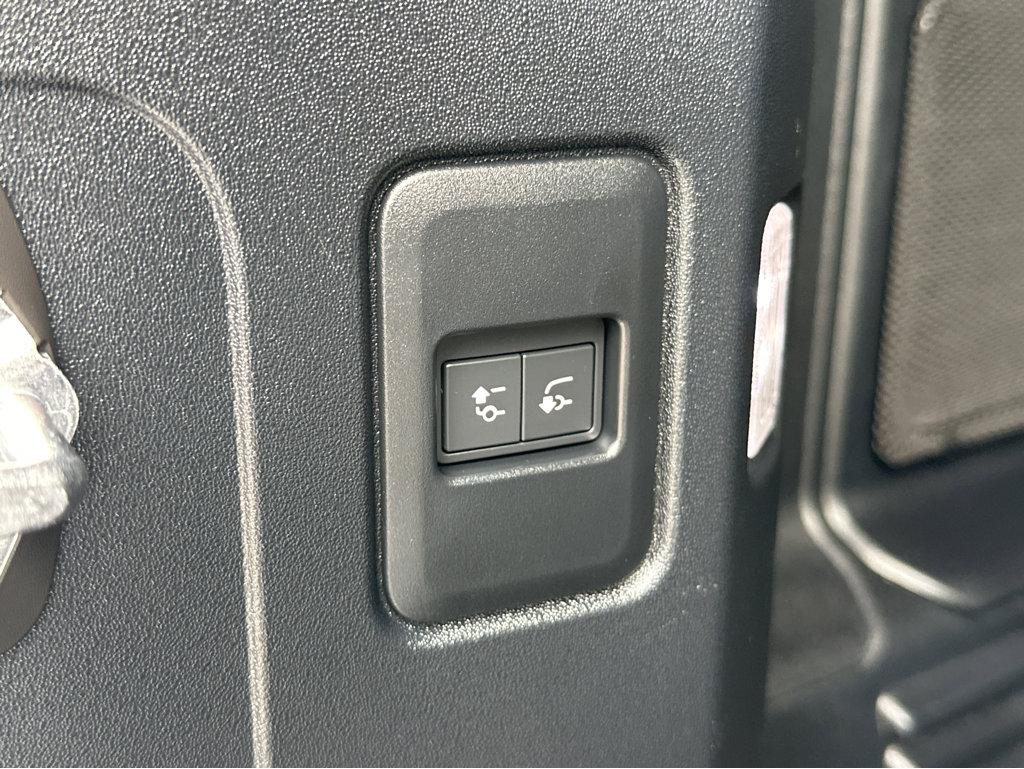2023 Land Rover Defender S photo 31