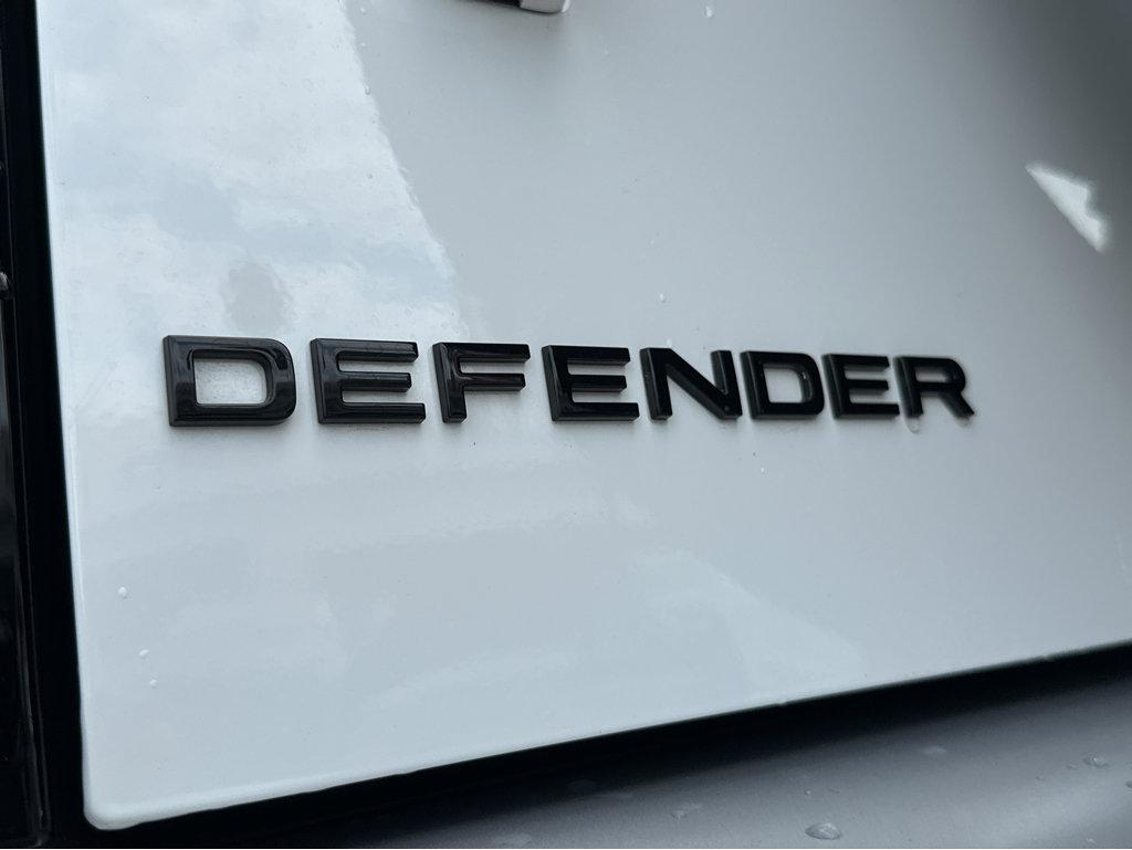 2023 Land Rover Defender S photo 32