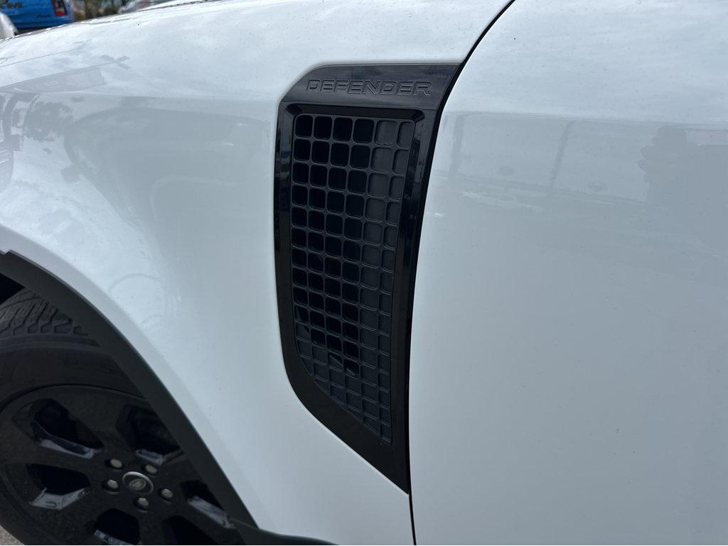 2023 Land Rover Defender S photo 33