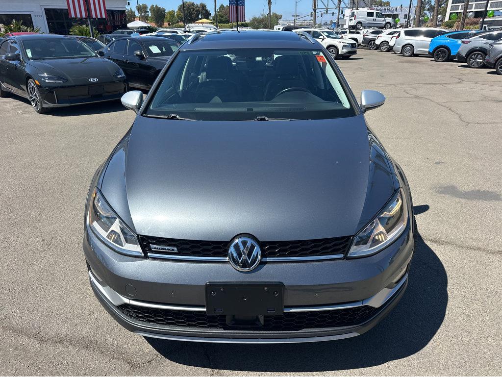 2017 Volkswagen Golf Alltrack SEL photo 2
