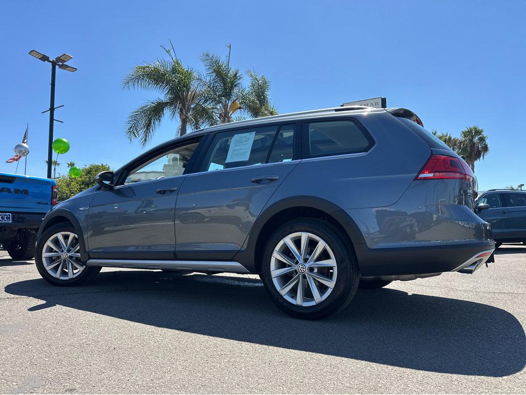 2017 Volkswagen Golf Alltrack SEL photo 3